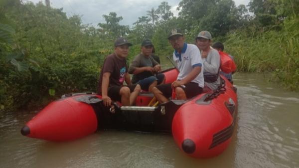 Yusuf Paembonan Anggota DPRD Fraksi Perindo Lutra Salurkan Bantuan ke Korban Banjir