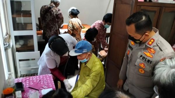 Sambut Natal 2022, Polres Sukoharjo Cek Kesehatan Jemaat Gereja