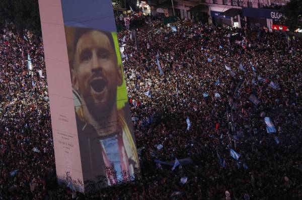 Lautan Manusia di Buenos Aires Berpesta Turun ke Jalan Rayakan Argentina Juara Piala Dunia