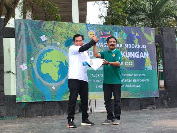 Wujudkan Program Penguatan Profil Pelajar Pancasila, MKKS Bersih-bersih Kawasan Gor Sidoarjo