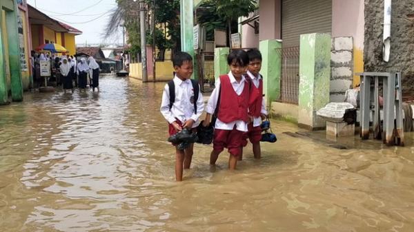 Tiga Desa di Indramayu Terendam Banjir Rob, Ketinggian Air di Pemukiman Warga Capai 70 Cm