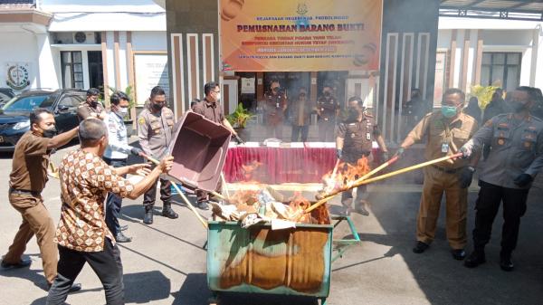 Kejaksaan Negeri Kabupaten Probolinggo Musnahkan Puluhan Ribu Okerbaya, Termasuk Sabu-sabu