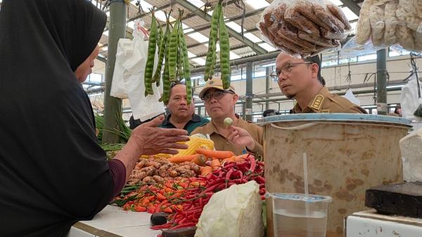 Cegah Kenaikan Harga Sembako Jelang Nataru, Forkopimda Bateng Sidak Pasar