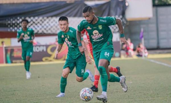 Liga 1: Persebaya Surabaya vs Persis Solo Tanpa Gol