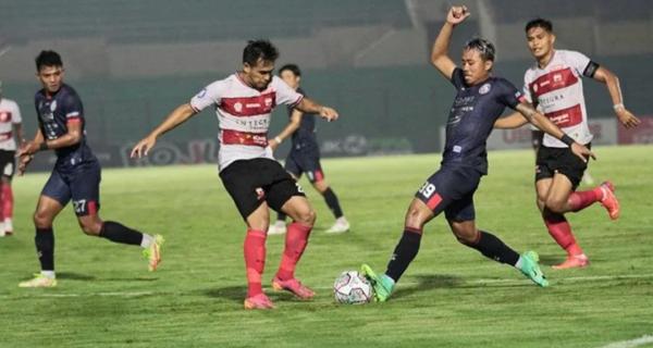 Puncak Klasemen Liga Indonesia Memanas, Jinakkan Singo Edan, Madura United Gusur PSM Makassar