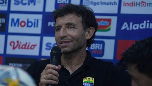 8 Pemain Absen, Pelatih Persib Tetap Targetkan Kemenangan atas Persita