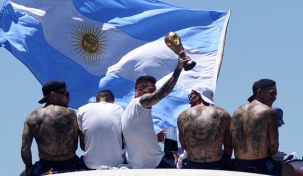 Timnas Argentina Kabur Naik Helikopter Saat Konvoi Kemenangan Piala Dunia 2022