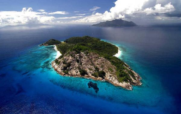 Pulau Indah Ini Dihuni Orang yang Terasing dan Berbahaya, Turis yang Datang akan Langsung Dipanah