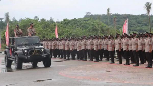 Lantik 438 Bintara Polri, Kapolda Kaltim Ingatkan Jaga Kehormatan Institusi