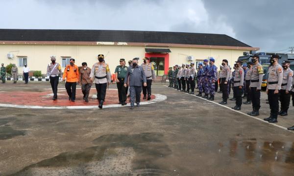 Kapolres Belitung Timur Pimpin Upacara Gelar Pasukan Operasi Lilin Menumbing 2022