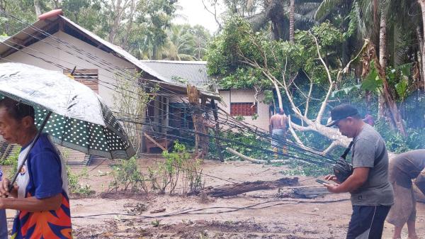 Puting Beliung Obrak-Abrik Banyuwangi, Puluhan Rumah Penduduk Rusak 