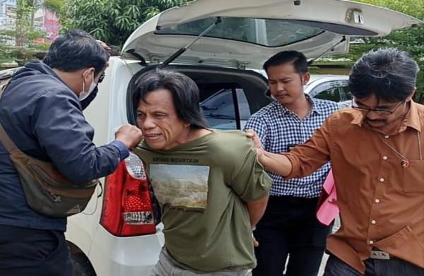 Ayah Biadab!  Tega Perkosa Anak Kandung yang Cacat Mental dan Jual Foto Bugilnya di Palembang