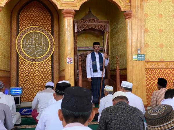 Khutbah Jumat di Aceh Singkil, Haji Uma: Hidup Untuk Mengharap Ridha Allah SWT