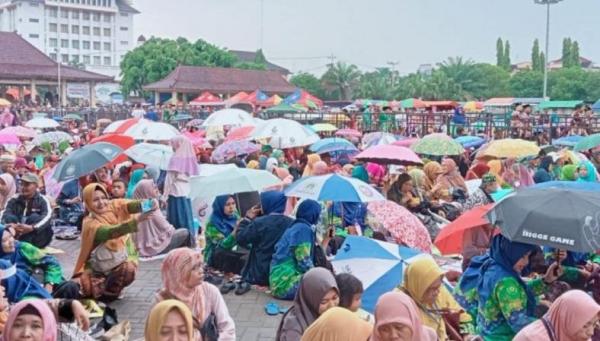 Meriahkan Muswil ke-16 Jatim, Ribuan Warga Persyarikatan Muhammadiyah Padati Alun-alun Ponorogo