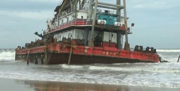 Cuaca Buruk, 3 Kapal Terdampar di Pantai Akibat Diterjang Ombak Besar