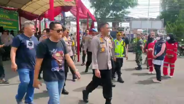 Wakapolda Jabar Pimpin Sterilisasi Gereja di Kota Cirebon