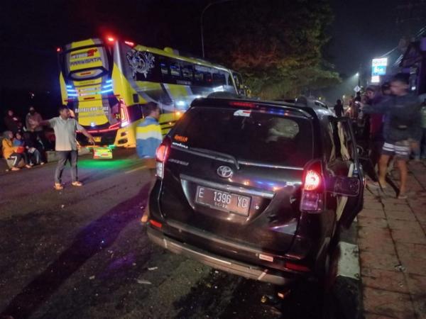 Tragis, Ayah dan Anak Tewas Bersamaan Saat Mobil yang Dikendarai Bertabrakan di Jalan Ciloa Kuningan