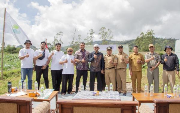 EdenFarm Berikan Bantuan Kerjasama Mendukung Budidaya Holtikultura di Pesantren Situwangi Garut