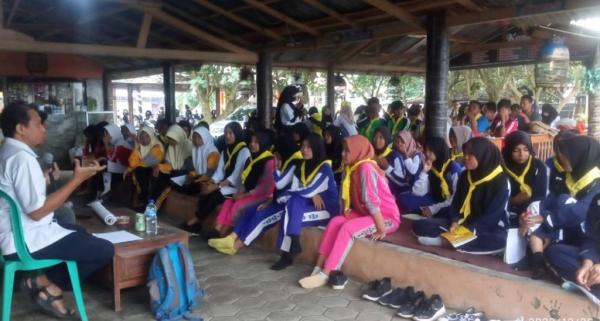 Peringati Hari Relawan 2022, PMR Selatan Gelar Happy Camp di Pantai Asmara Jember
