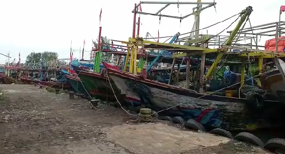 BMKG Nyatakan Gelombang Tinggi di Perairan Brebes Pemalang, Nelayan di Pemalang Tak Melaut