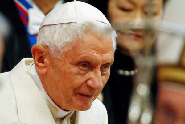 Paus Benediktus Dikabarkan Sakit Keras, Paus Fransiskus Minta Umat Katolik Panjatkan Doa