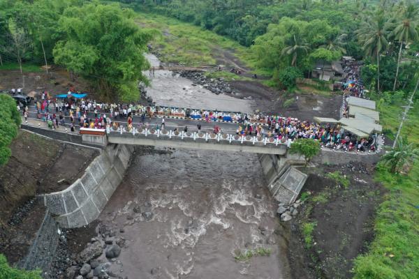 Jembatan Semumu-Gesang Resmi Dibuka, Bupati Lumajang: Jaga dan Rawat Jembatan!