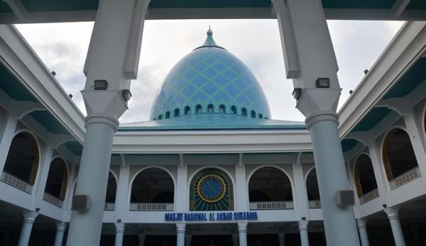 Gubernur Jatim Berikan Uang Kehormatan Imam Masjid Rp30 Miliar, Satu Orang Dapat Rp2,5 Juta