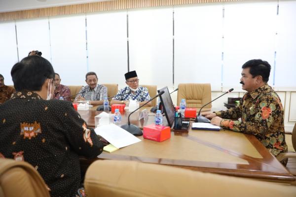 Menteri ATR BPN Janji Tuntaskan Persoalan HPL Warga Perak Surabaya