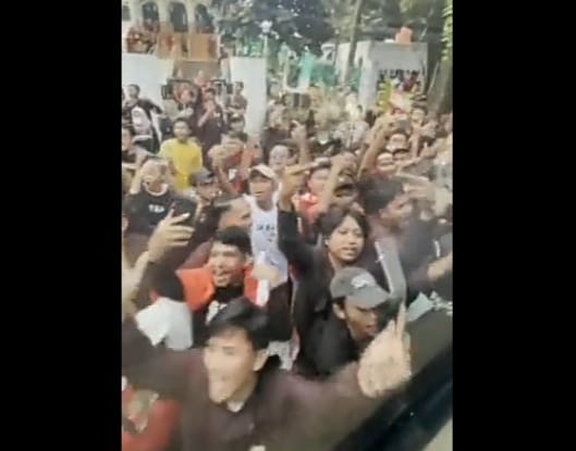 Aksi Penyerangan Bus Thailand Tuai Kecaman, Netizen: Apa Untungnya Kayak Gini Bos?