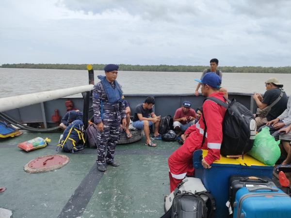 Alami Bocor Lambung Kapal di Perairan Muara Sungsang, 36 ABK Ark Shiloh Berhasil di Evakuasi TNI AL