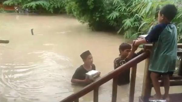 Rumah dan Pondok Pasantren di Pandeglang Terendam Banjir Hingga 2 Meter