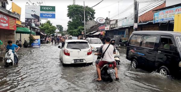 Hujan Deras Akhir Tahun, Ribuan Rumah di Pekalongan Terendam Banjir