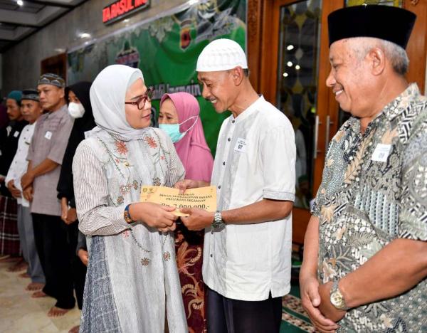Isi Malam Pergantian Tahun 2022-2023, Pemkab Indramayu Lakukan Doa Bersama di Masjid Agung