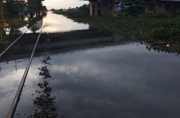 Banjir Semarang Lumpuhkan Perjalanan Kereta Api, PT KAI Minta Maaf