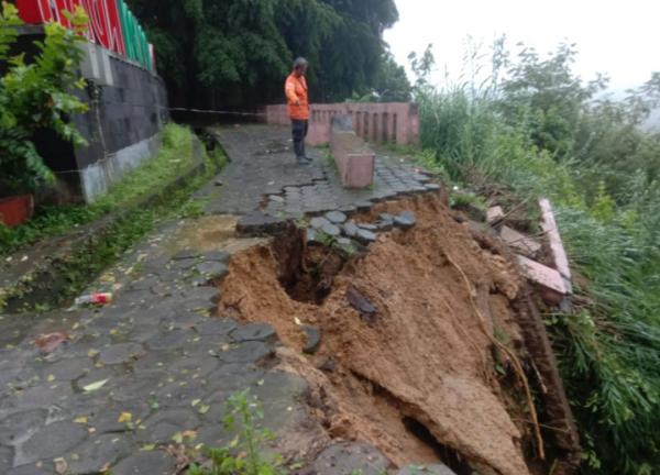 Diguyur Hujan Deras, Grobogan Dilanda Longsor dan Banjir
