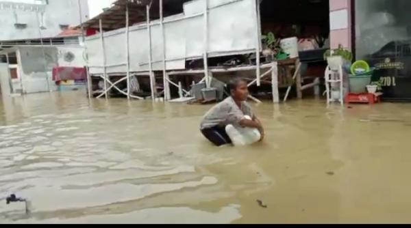 Awal Tahun 2023, Kota Sampang Dikepung Banjir, Begini Kondisi Desa dan Kelurahan