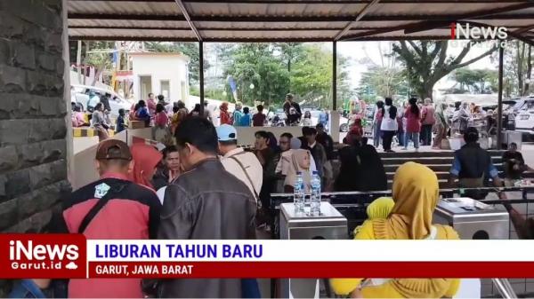 Liburan Akhir Tahun Wisatawan Memadati Wisata Situ Bagendit