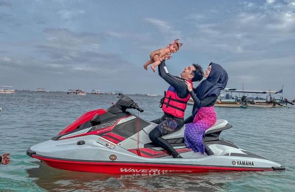 Ajak Sang Putri Moana Main Jetski, Instagram Ria Ricis Banjir Hujatan