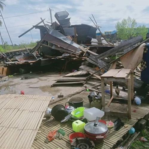 Puluhan Rumah Warga Hancur di Bonda Mamuju Pasca Angin Kencang, 1 Rata dengan Tanah 