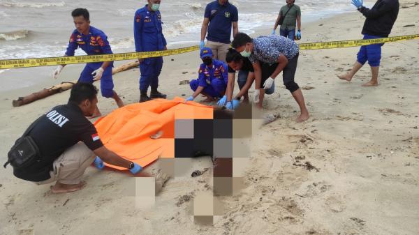 Polisi Tunggu Hasil Visum Mayat Pria yang Ditemukan di Pantai Tembelok Bangka Barat