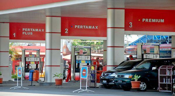Harga BBM Pertamax Diturunkan Pemerintah Jadi Rp12.800 per liter Mulai Siang ini