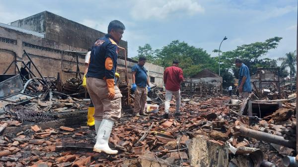 Polisi Olah TKP Kebakaran Pasar Besi Cikurubuk Tasikmalaya, Penyebab Masih Diselidiki
