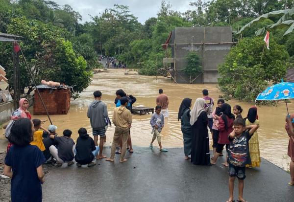 Banjir Kepung Lebak, 899 Rumah Warga di 6 Kecamatan Terendam