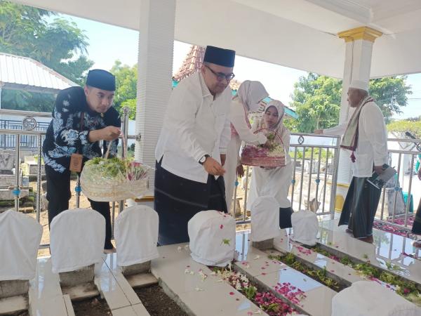 Kenang Sejarah, Wabup Probolinggo Ziarah Makam Kiai Ronggo pada HUT Kota Kraksaan Ke-13