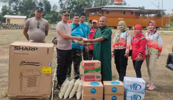 Sinergi TNI AL-Polsek Payung Awali Kinerja Tahun Baru dengan Baksos dan Penyaluran Bantuan ke Ponpes
