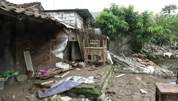 Dampak Banjir Bandang, 4 Rumah di Jatibarang Roboh dan Puluhan Lainnya Rusak