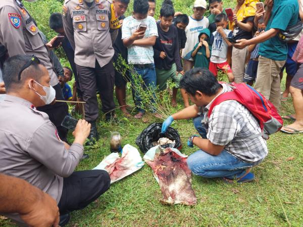 Geger, Warga Temukan Kantongan Plastik Merah Berisi Toples Penuh Darah di Jalan Anjoro Pitu