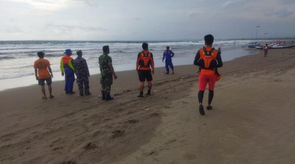 Dua Orang Wisatawan Terseret Arus Pantai Pangandaran, Tim Rescue Unit Siaga SAR Lakukan Pencarian