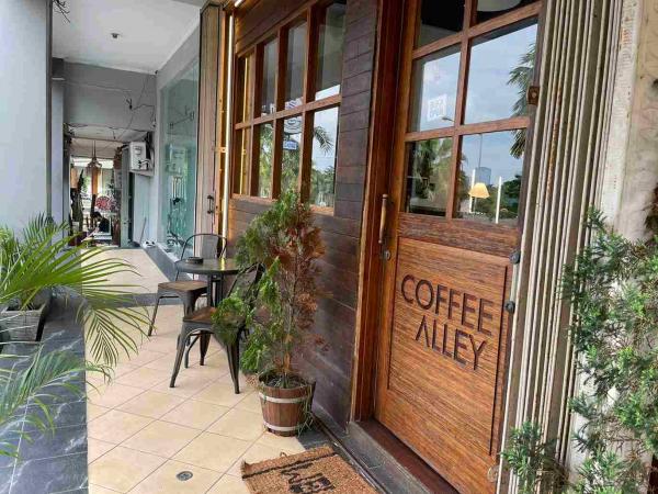 Coffee Alley, Tampil dengan Ornament Interior Klasik Bikin Betah Pengunjung