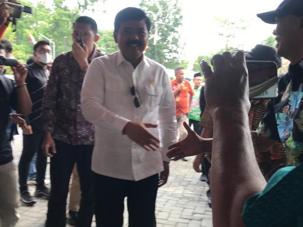 Menteri ATR/BPN Serahkan 390 Sertifikat Tanah di Jember, Sarankan Warga Akses ke Bank untuk UMKM
